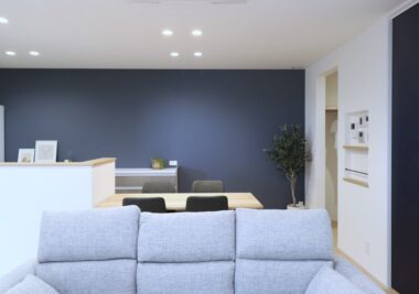 吹き抜けのある平屋みたいな2階建ての家